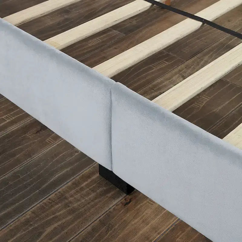Lit d'invité moderne en velours gris avec rangement et tête de lit